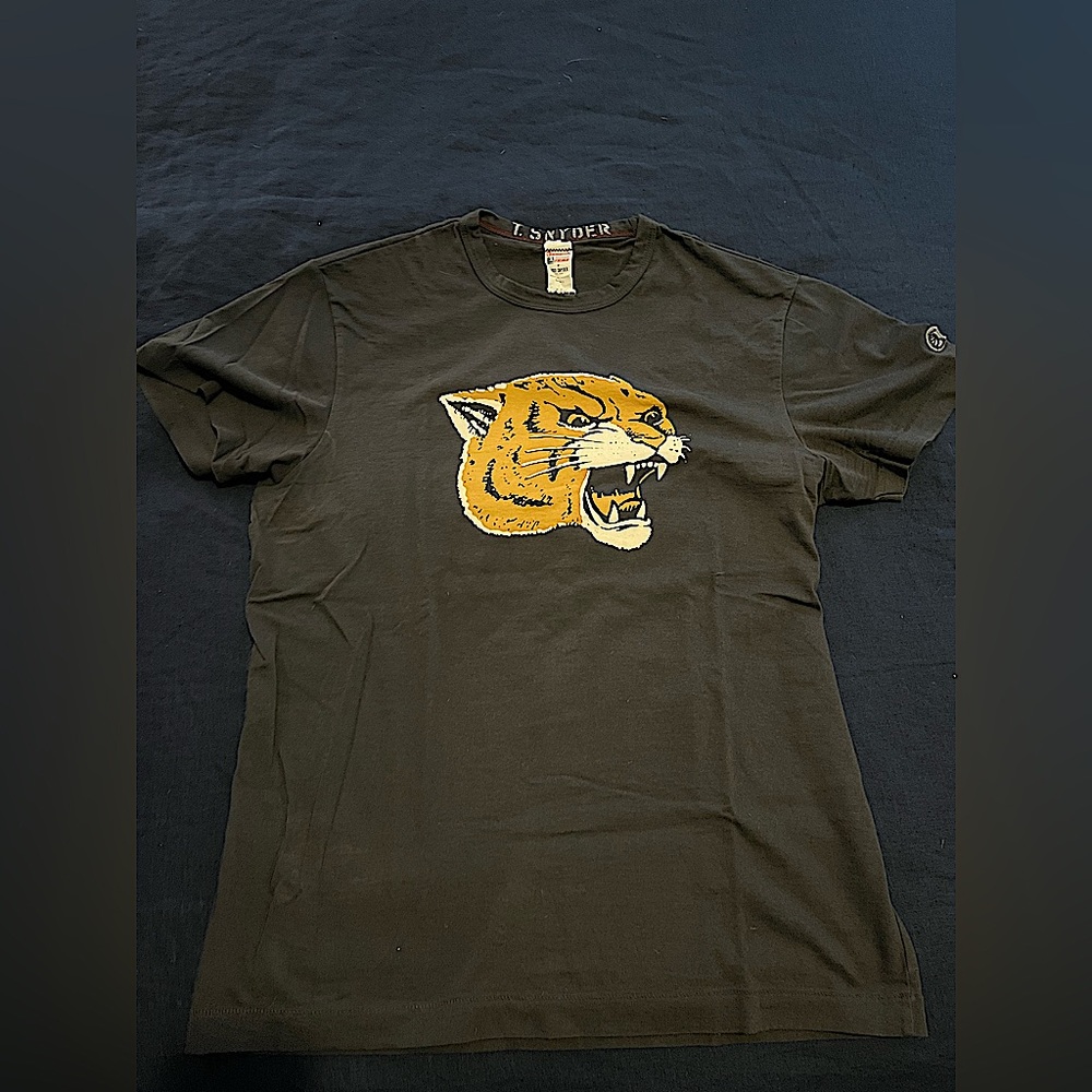 Todd Snyder x CHAMPION Men’s Collegiate Wild Cat T-Shirt. Size Small. 🐯